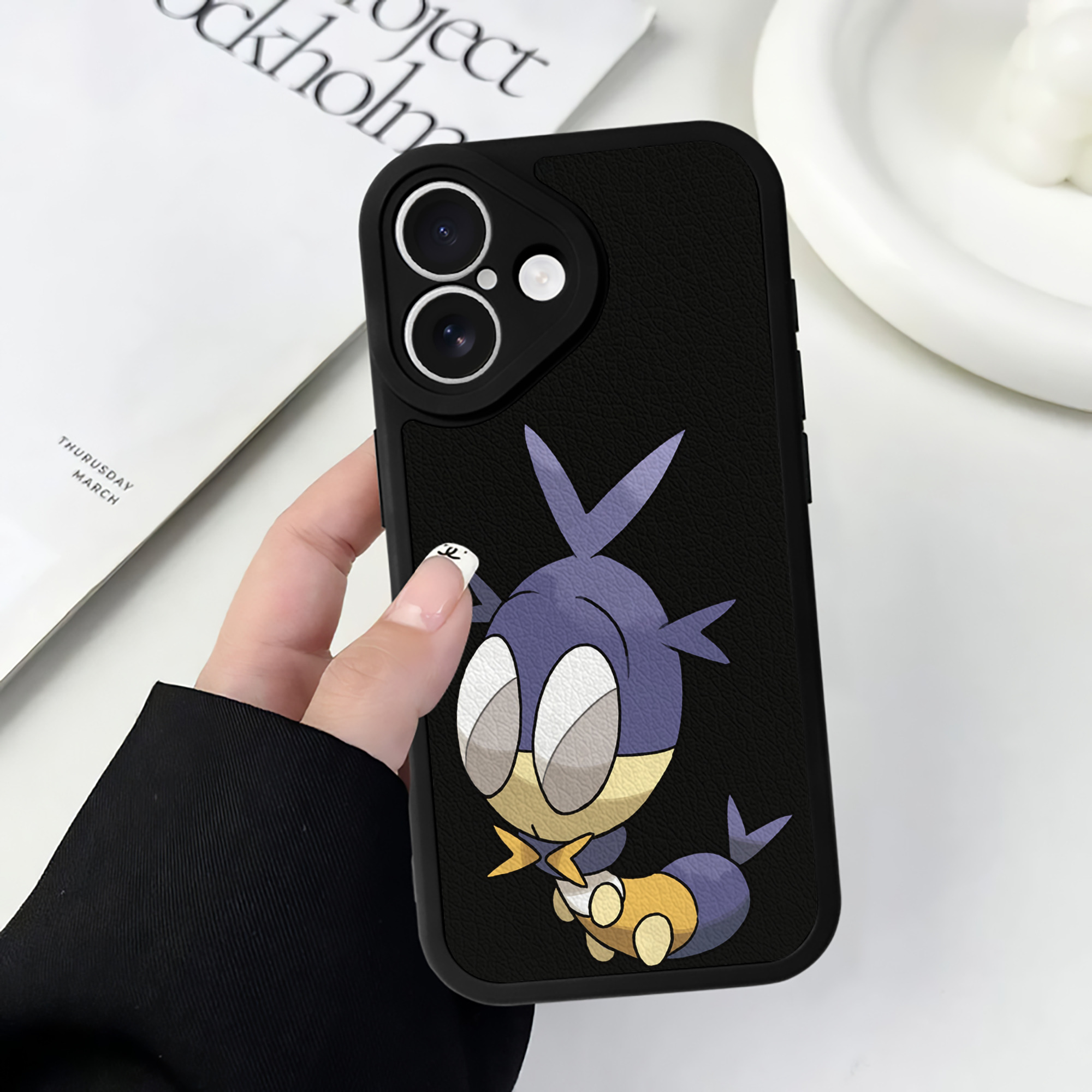 （画像用） ポケットモンスター Pokémon 【iPhone 16シリーズ対応】シリコンスマホケース（レザー調） 材質：シリコン